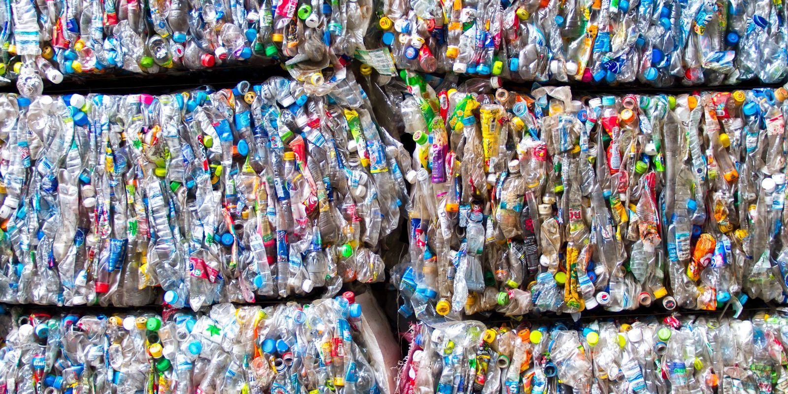 Plastic bottles as a defined material stream